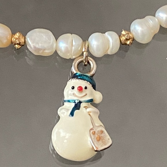 Mother of Pearl Enamel Snowman Stretch Bracelet - Picture 2 of 4